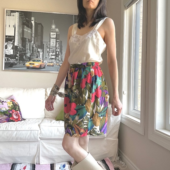 Vintage silk floral print shorts - Picture 3 of 14